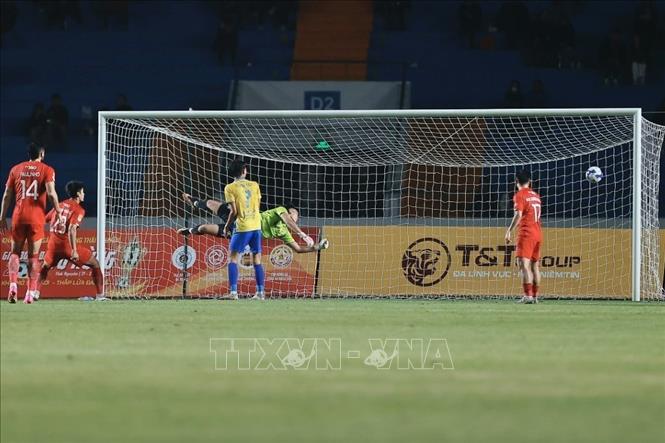 Ở trận đấu cuối cùng, CLB Hà Nội hoà Thể công Viettel 2-2. Ảnh: Minh Quyết - TTXVN