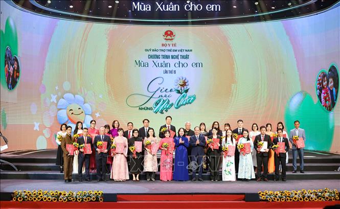 Tại “Mùa xuân cho em” lần thứ 19, Quỹ Bảo trợ trẻ em Việt Nam tiếp nhận hơn 116 tỷ đồng của gần 60 đơn vị, cá nhân dành cho trẻ em có hoàn cảnh đặc biệt, khó khăn trong năm 2026. Ảnh: Thanh Tùng - TTXVN