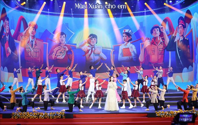 Tiết mục nghệ thuật chào mừng trong chương trình. Ảnh: Thanh Tùng - TTXVN