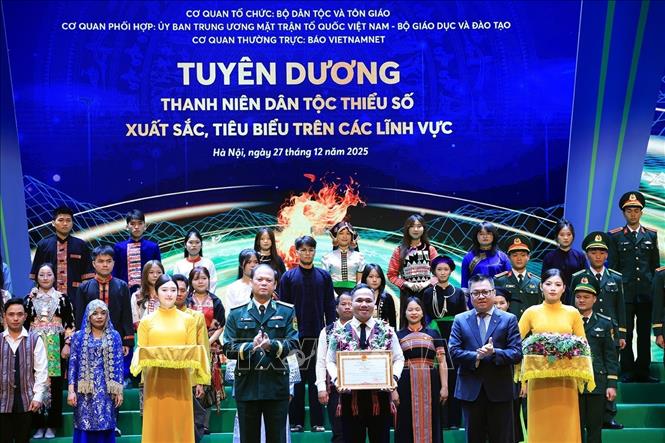 Thanh niên dân tộc thiểu số xuất sắc tiêu biểu trên các lĩnh vực được vinh danh. Ảnh: Tuấn Anh - TTXVN