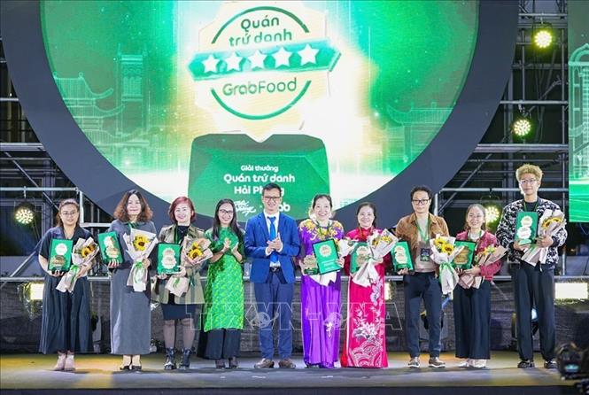 Vinh danh các quán, nhà hàng trứ danh Hải Phòng. Ảnh: Mạnh Minh - TTXVN