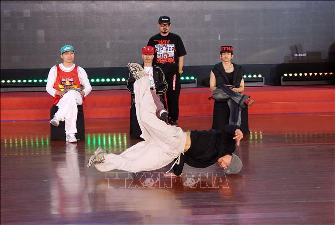 Vận động viên Nguyễn Văn Hữu trình diễn phần thi Breking Pro 1vs1. Ảnh: Trung Tuyến - TTXVN

