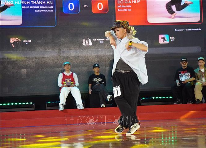 Vận động viên Đỗ Gia Huy trình diễn phần thi Hip Hop Solo độc lập. Ảnh: Trung Tuyến - TTXVN