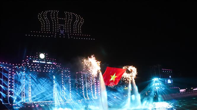 Hình ảnh Đền thờ Vua Hùng (thành phố Cần Thơ) được tái hiện bằng ánh sáng drone. Ảnh: Hồng Thái - TTXVN