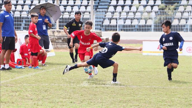 Các cầu thủ nhí thi đấu với tinh thần cống hiến. Ảnh: Hồng Thái - TTXVN
