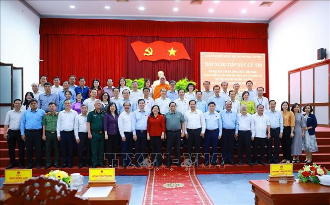 Thủ tướng Phạm Minh Chính với cử tri thành phố Cần Thơ. Ảnh: Dương Giang-TTXVN 
