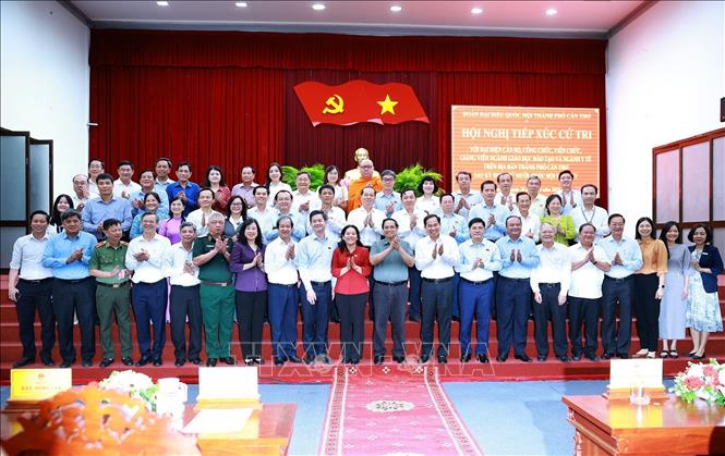 Thủ tướng Phạm Minh Chính với cử tri thành phố Cần Thơ. Ảnh: Dương Giang-TTXVN 
