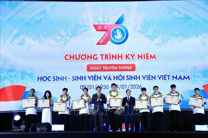 Các học sinh đạt giải danh hiệu 