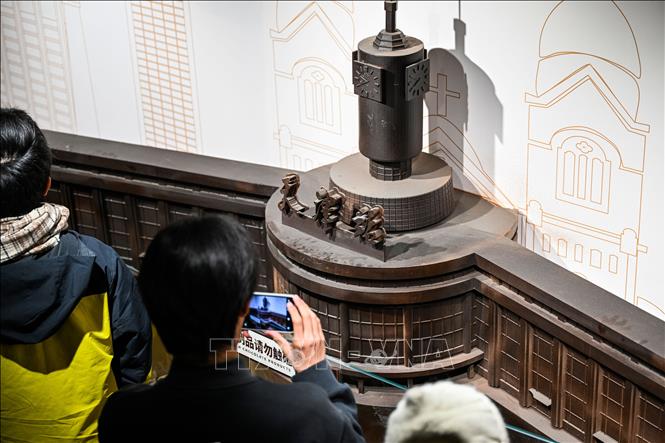 Tác phẩm điêu khắc bằng sô cô la được trưng bày tại bảo tàng ở Thiên Tân, Trung Quốc. Ảnh: THX/TTXVN