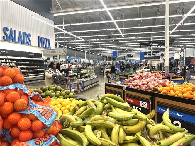 Hoa quả bày bán tại chuỗi siêu thị bán lẻ Walmart ở bang Virginia. Ảnh: Đoàn Hùng - PV TTXVN tại Mỹ
