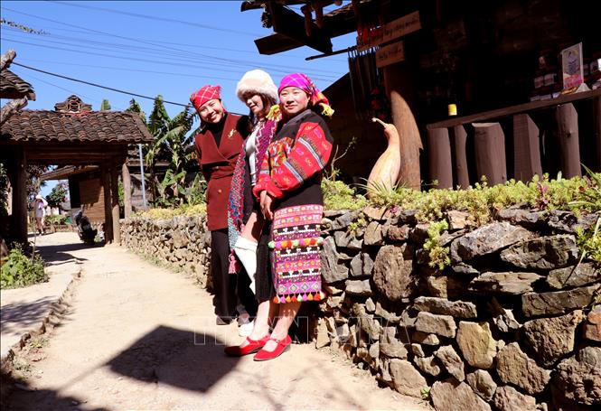 Tourists check in at Lo Lo Chai, one of the world's best tourism villages, in Lung Cu commune. VNA Photo: Đức Thọ