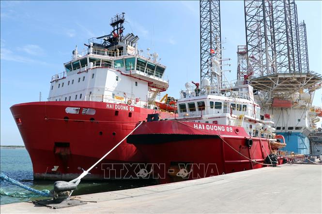 Tàu dịch vụ của Công ty Cổ phần Hàng hải Dầu khí Hải Dương neo đậu tại Cảng Hạ lưu PTSC chờ 
