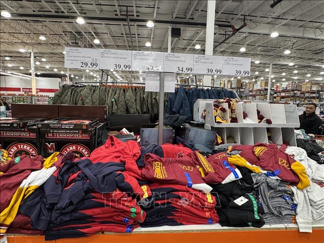 Khu bán quần áo thể thao mùa Đông tại chuỗi siêu thị bán lẻ Costco ở bang Maryland. Ảnh: Đoàn Hùng -P/v TTXVN tại Mỹ