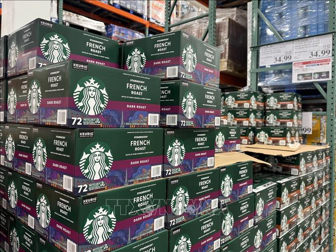 Cà phê của hãng Starbucks bày bán tại một cửa hàng thuộc chuỗi bán lẻ Costco ở bang Maryland. Ảnh: Đoàn Hùng -P/v TTXVN tại Mỹ