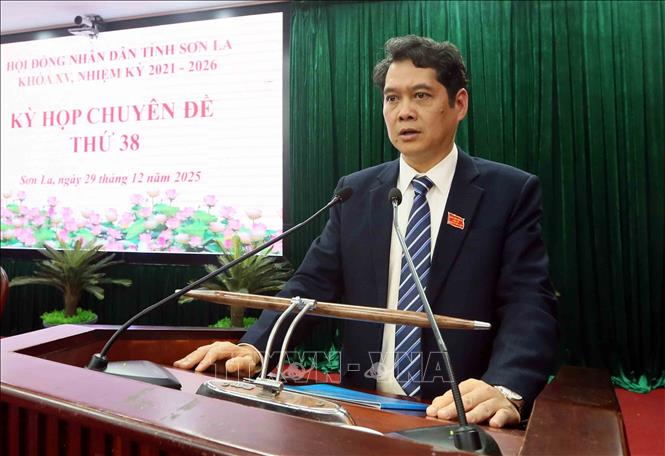 Phó Chủ tịch Thường trực HĐND tỉnh Sơn La Vi Đức Thọ phát biểu. Ảnh: Quang Quyết - TTXVN