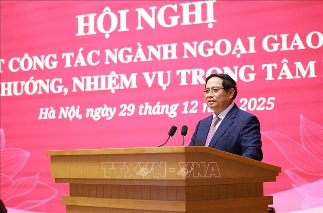 Thủ tướng Phạm Minh Chính chỉ đạo Hội nghị tổng kết công tác ngành Ngoại giao năm 2025 và phương hướng, nhiệm vụ năm 2026. Ảnh: Dương Giang-TTXVN

