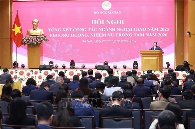 Thủ tướng Phạm Minh Chính chỉ đạo Hội nghị tổng kết công tác ngành Ngoại giao năm 2025 và phương hướng, nhiệm vụ năm 2026. Ảnh: Dương Giang-TTXVN
