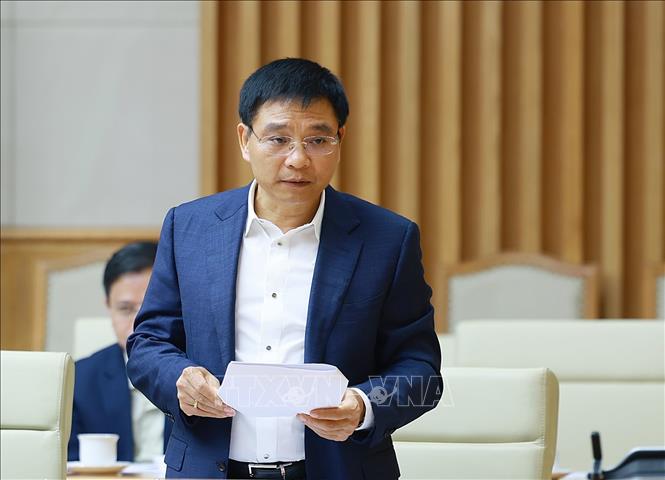 Bộ trưởng Bộ Tài chính Nguyễn Văn Thắng báo cáo về quản lý, điều hành kinh tế vĩ mô. Ảnh: Dương Giang-TTXVN 