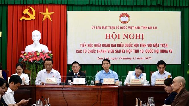 Phó Thủ tướng Hồ Đức Phớc cùng Đoàn đại biểu Quốc hội tỉnh Gia Lai tiếp xúc cử tri. Ảnh: Sỹ Thắng - TTXVN