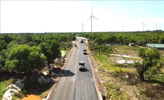 Dự án Đường ven biển Quảng Trị có tổng chiều dài gần 55 km, thuộc danh mục các dự án trọng điểm, mang tính liên kết vùng, có ý nghĩa quan trọng trong thúc đẩy phát triển kinh tế – xã hội của tỉnh. Ảnh: Nguyên Linh – TTXVN