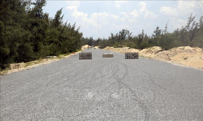 Công tác giải phóng mặt bằng của Dự án Đường ven biển Quảng Trị chậm, kéo dài từ năm 2022 đến nay vẫn chưa hoàn thành. Ảnh: Nguyên Linh – TTXVN