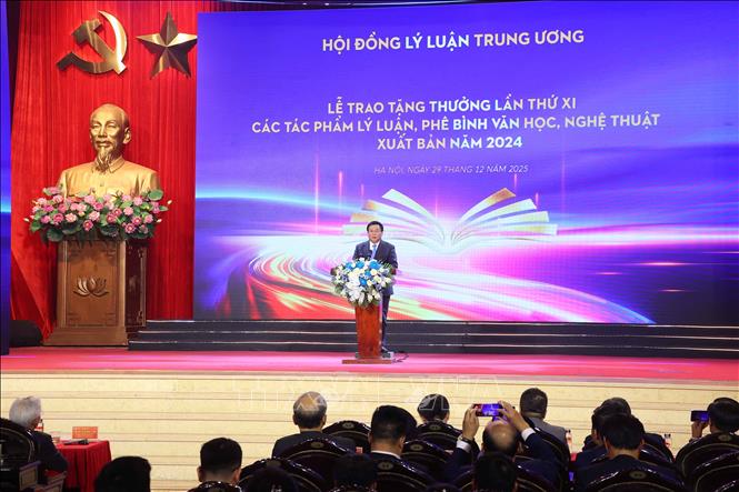 GS.TS Nguyễn Xuân Thắng phát biểu. Ảnh: Văn Điệp – TTXVN