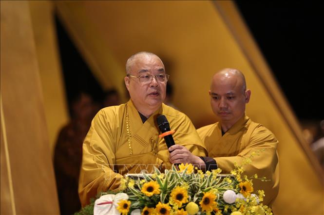 Hòa thượng Thích Thanh Nhiễu, Phó Chủ tịch Thường trực Hội đồng Trị sự Trung ương Giáo hội Phật giáo Việt Nam phát biểu tại lễ an vị. Ảnh: Giang Phương - TTXVN