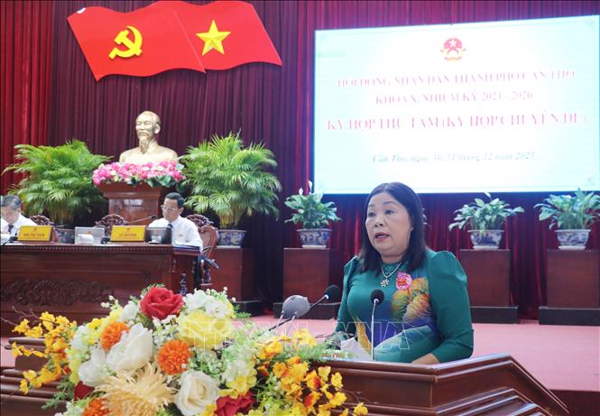Bà Mã Thị Tươi, Phó Chủ tịch thường trực HĐND thành phố Cần Thơ phát biểu. Ảnh: Ngọc Thiện - TTXVN