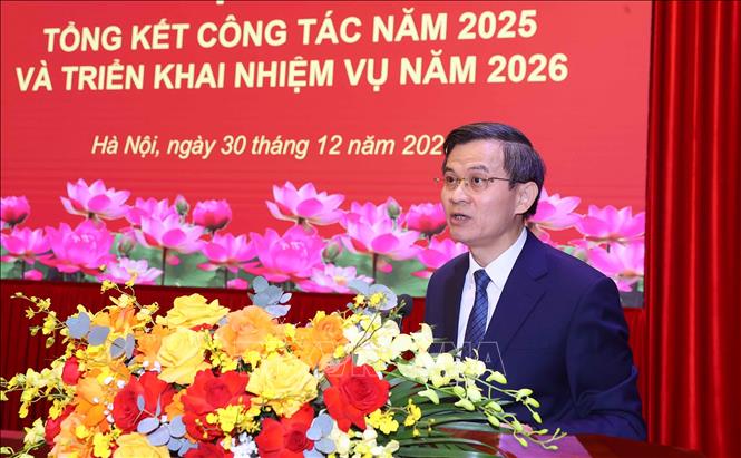PGS.TS Đoàn Minh Huấn, Ủy viên Trung ương Đảng, Phó Giám đốc Thường trực Học viện Chính trị quốc gia Hồ Chí Minh phát biểu. Ảnh: Văn Điệp – TTXVN