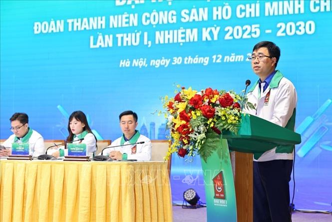 Đồng chí Bùi Hoàng Tùng, Ủy viên Ban Chấp hành Đảng bộ Chính phủ, Bí thư Đoàn Thanh niên Chính phủ giai đoạn 2025 – 2027 phát biểu. Ảnh: Minh Đức – TTXVN