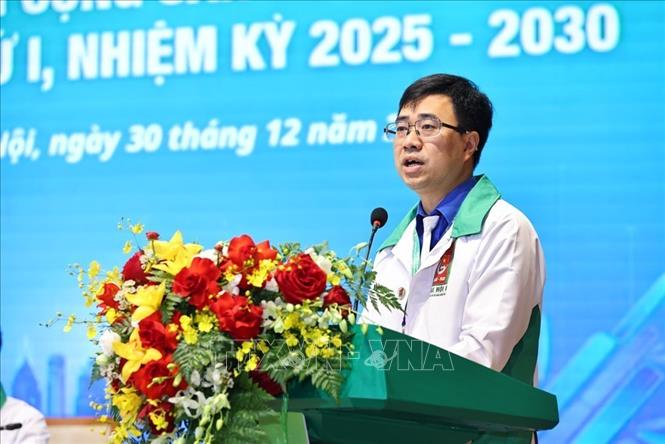 Đồng chí Bùi Hoàng Tùng, Ủy viên Ban Chấp hành Đảng bộ Chính phủ, Bí thư Đoàn Thanh niên Chính phủ giai đoạn 2025 – 2027 phát biểu. Ảnh: Minh Đức – TTXVN