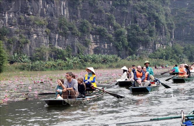 Tam Coc Tourism Site in the northern province of Ninh Binh attracts tourists who love to explore natural landscapes. VNA Photo