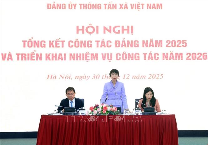 Đồng chí Vũ Việt Trang, Uỷ viên BCH Đảng bộ Chính phủ, Bí thư Đảng uỷ, Tổng Giám đốc, Chủ tịch Liên Chi hội Nhà báo TTXVN chủ trì hội nghị. Ảnh: Tuấn Anh - TTXVN