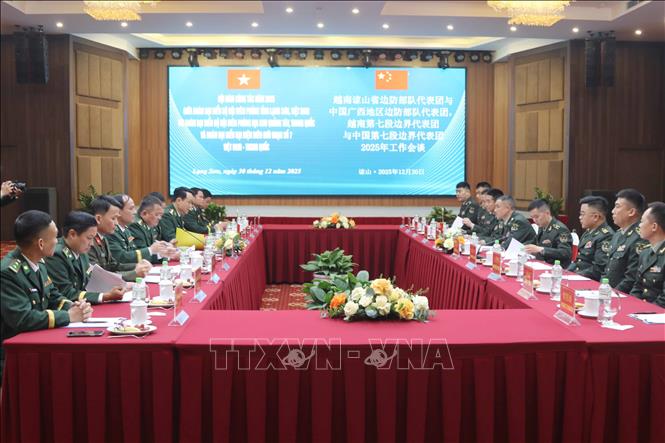 Quang cảnh hội đàm giữa đoàn đại biểu Bộ đội biên phòng tỉnh Lạng Sơn (Việt Nam) với đoàn đại biểu Bộ đội biên phòng địa khu Quảng Tây (Trung Quốc). Ảnh: Quang Duy – TTXVN