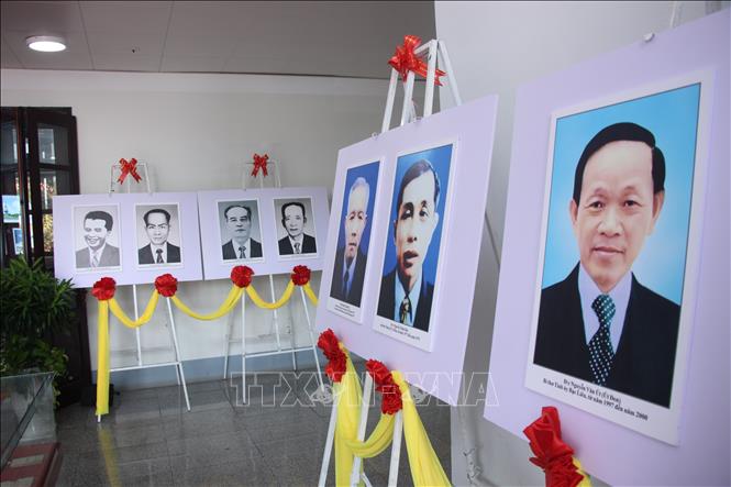 Tranh ảnh, hiện vật được trưng bày tại Bảo tàng Lịch sử Đảng bộ tỉnh Cà Mau. Ảnh: Chanh Đa-TTXVN