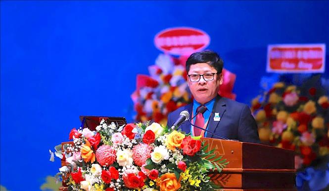 Ông Đoàn Đức Hân, Phó Trưởng Ban Quan hệ Lao động, Tổng LĐLĐ Việt Nam, công bố quyết định của Tổng LĐLĐ Việt Nam về việc chỉ định Ban Chấp hành, Ban Thường vụ, Ủy ban Kiểm tra LĐLĐ tỉnh Gia Lai khóa I, nhiệm kỳ 2025-2030. Ảnh: Quang Thái- TTXVN