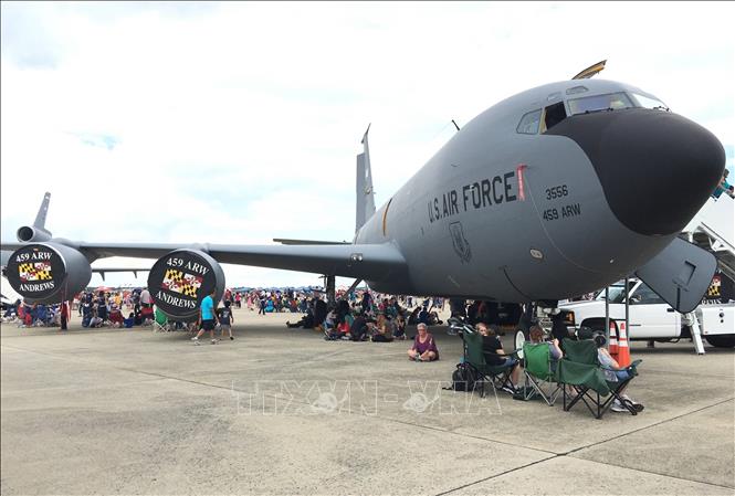 Máy bay vận tải KC-135 Stratotanker thuộc Sư đoàn tiếp nhiên liệu trên không số 459 được giới thiệu tại sân bay quân sự Andrew, bang Maryland. Ảnh: Đoàn Hùng - PV TTXVN tại Mỹ