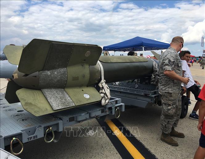 Bom có cánh được giới thiệu tại sân bay quân sự Andrew, bang Maryland. Ảnh: Đoàn Hùng - PV TTXVN tại Mỹ