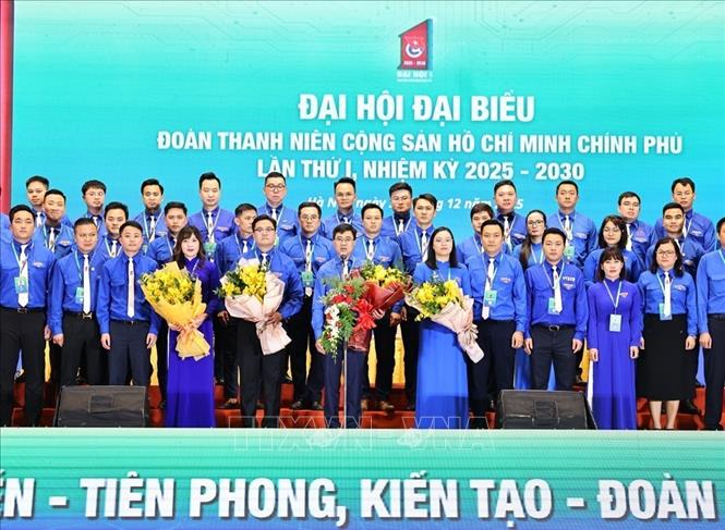 Đồng chí Bùi Hoàng Tùng, Ủy viên Ban Chấp hành Đảng bộ Chính phủ, Bí thư Đoàn Thanh niên Chính phủ giai đoạn 2025 – 2027 phát biểu nhận nhiệm vụ tại đại hội. Ảnh: Minh Đức – TTXVN