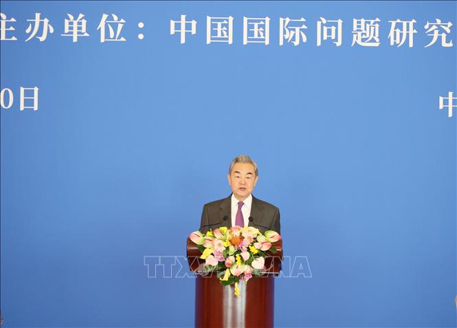 Ủy viên Bộ Chính trị, Bộ trưởng Ngoại giao Trung Quốc Vương Nghị phát biểu tại Hội thảo. Ảnh: Công Tuyên-PV TTXVN tại Trung Quốc