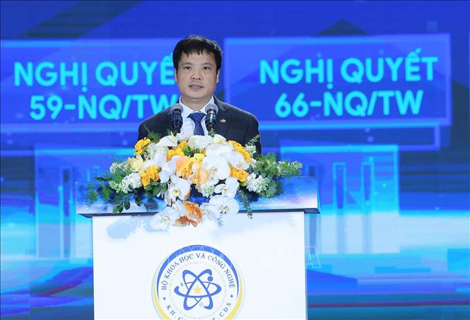 TGĐ Tập đoàn FPT Nguyễn Văn Khoa tham luận “Doanh nghiệp Công nghệ Việt Nam làm chủ công nghệ lõi, công nghệ chiến lược và vươn ra toàn cầu”. Ảnh: Hoàng Hiếu - TTXVN