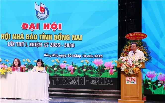Đại biểu trình bày tham luận tại đại hội. Ảnh: Công Phong - TTXVN