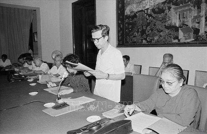 Trong nhiệm kỳ 5 năm, Quốc hội khóa VI đã quyết định những vấn đề quan trọng của đất nước, như: thông qua nhiệm vụ cơ bản của kế hoạch Nhà nước 5 năm lần thứ hai (1976-1980); phê chuẩn việc phân vạch lại địa giới thành phố Hà Nội, Thành phố Hồ Chí Minh và một số tỉnh, thành khác... Trong ảnh: Ủy ban Hiến pháp của Quốc hội nước CHXHCN Việt Nam đã họp phiên toàn thể để thông qua bản dự thảo hiến pháp mới của Quốc hội (15/6/1979). Ảnh: Nhật Trường – TTXVN