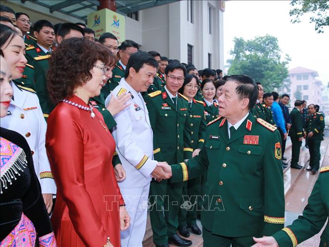 Đại tướng Nguyễn Trọng Nghĩa và các đại biểu tham dự đại hội. Ảnh: Trọng Đức - TTXVN