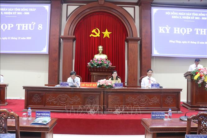 Chủ tọa kỳ họp. Ảnh: Công Trí-TTXVN