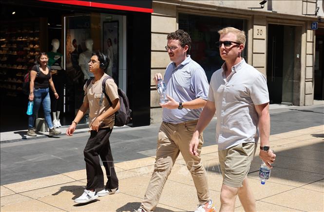 Du khách quốc tế tại khu vực trung tâm thủ đô Mexico City. Ảnh: Phi Hùng - PV TTXVN tại Mexico