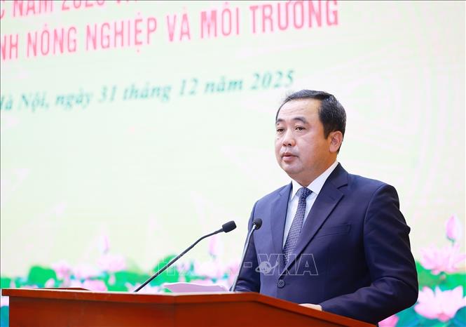 Bộ trưởng Bộ Nông nghiệp và Môi trường Trần Đức Thắng trình bày Báo cáo tổng kết năm 2025 và triển khai nhiệm vụ năm 2026 của ngành Nông nghiệp và Môi trường. Ảnh: Dương Giang-TTXVN 