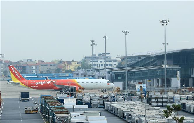 Các hãng hàng không Việt Nam hoạt động hết công suất, tăng chuyến phục vụ nhu cầu đi lại của người dân và khách du lịch. Ảnh: Quốc Khánh - TTXVN