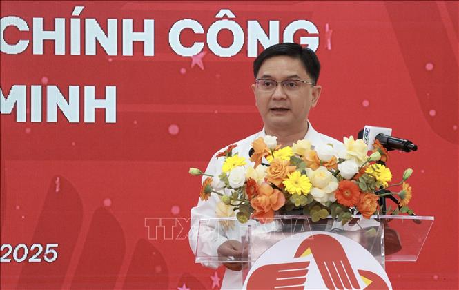 Vice Chairman of the municipal People’s Committee Nguyen Manh Cuong speaks at the ceremony. VNA Photo: Xuân Anh