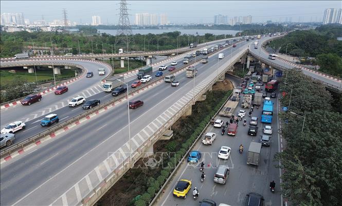 Cửa ngõ phía Nam Hà Nội lưu lượng phương tiện mỗi lúc một đông. Ảnh: Quốc Khánh - TTXVN